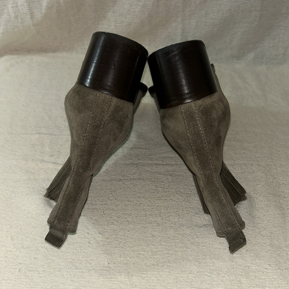 La Canadienne Suede Chelsea Boot - Picture 10 of 11